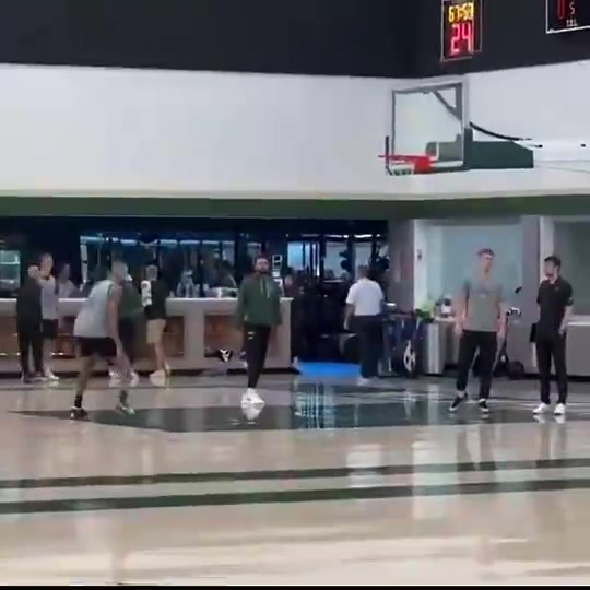 库兹马投篮训练运球脱